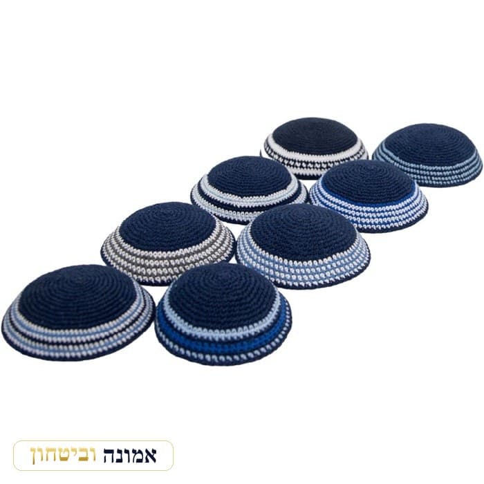 כיפה סרוגה דגמים מעורבים - רקע כחול - - 24 יח — מבט ראשי