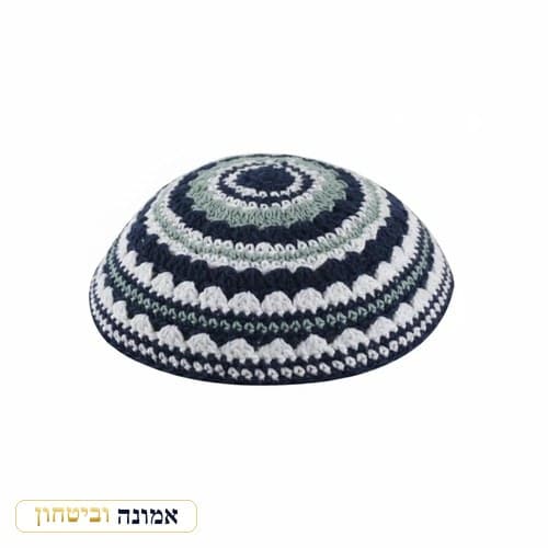 כיפה סרוגה שטיח כחול ירוק בהיר ולבן — מבט ראשי