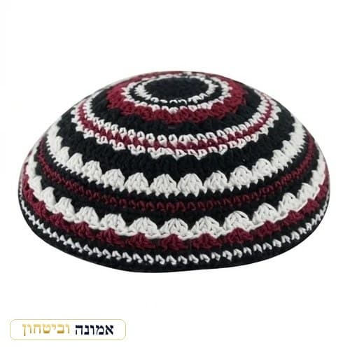 כיפה סרוגה שטיח שחור לבן בורדו — מבט ראשי